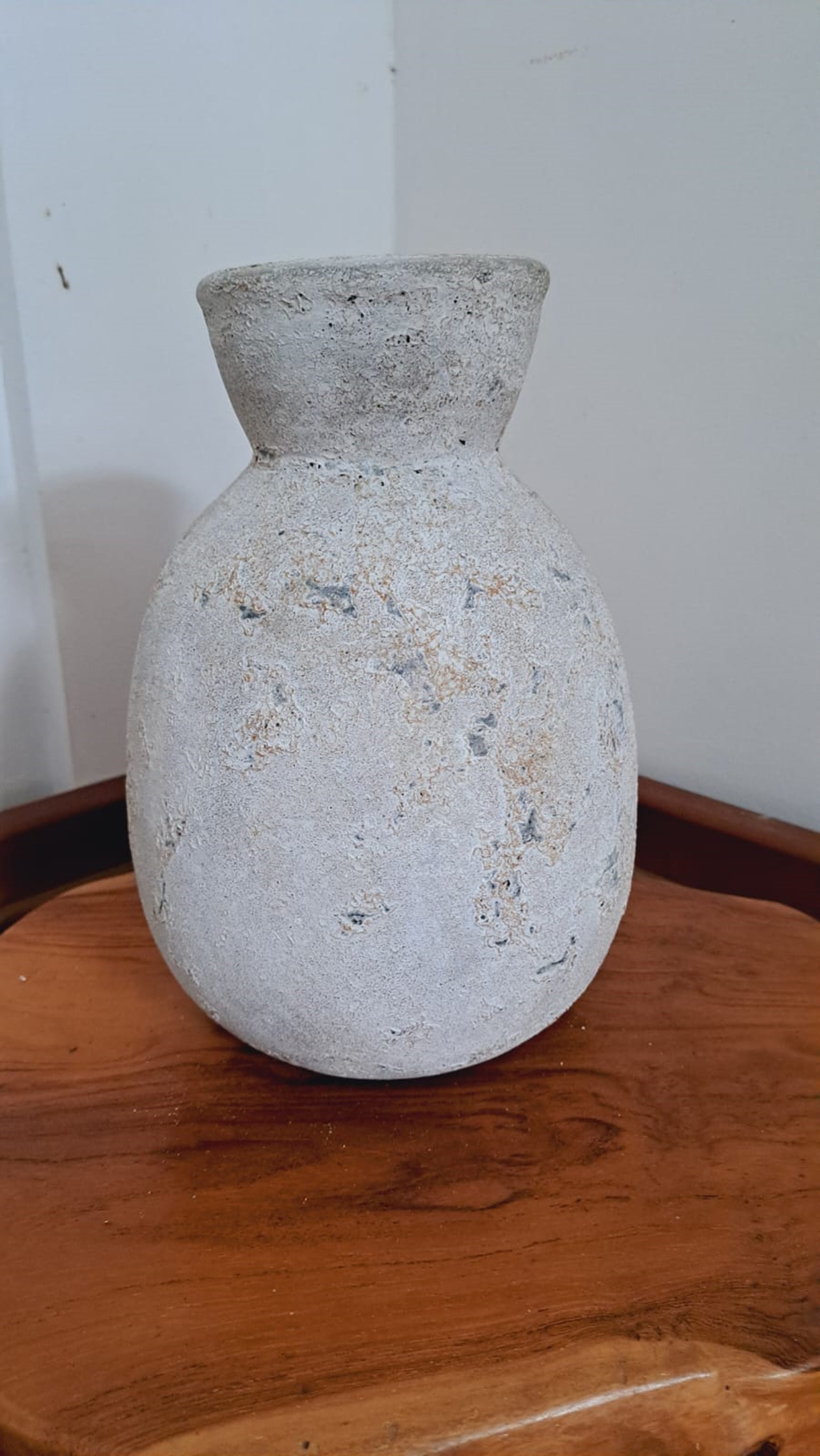 ROUND, WHITE, AND AS TRENDY AS A HIPSTER HARA TERRACOTTA POT. handicraft