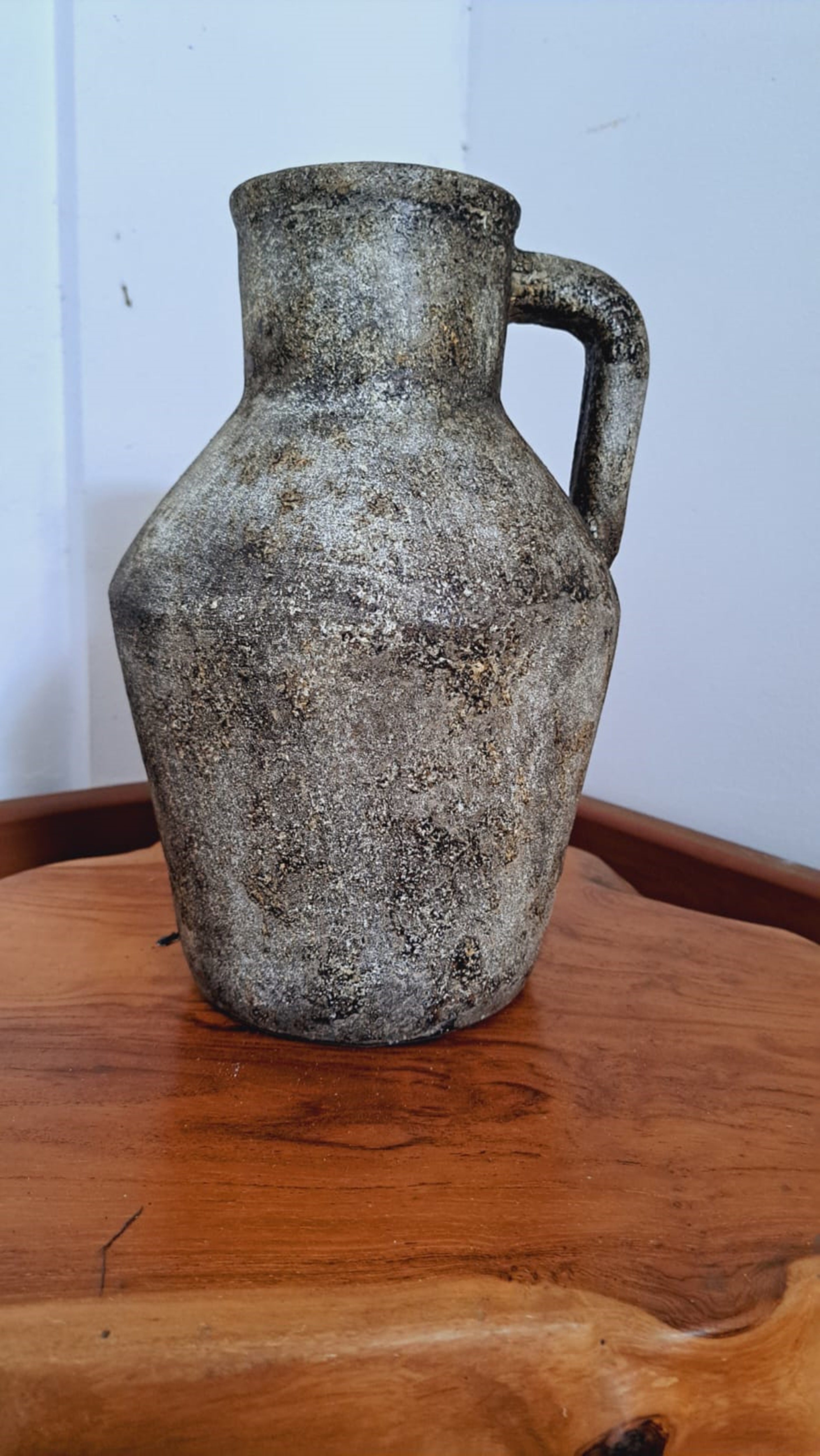 A TOUCH OF ELEGANCE IN GREY, BEHOLD THE FARRAZ TERRACOTTA POT WITH A SINGLE HANDLE. handicraft