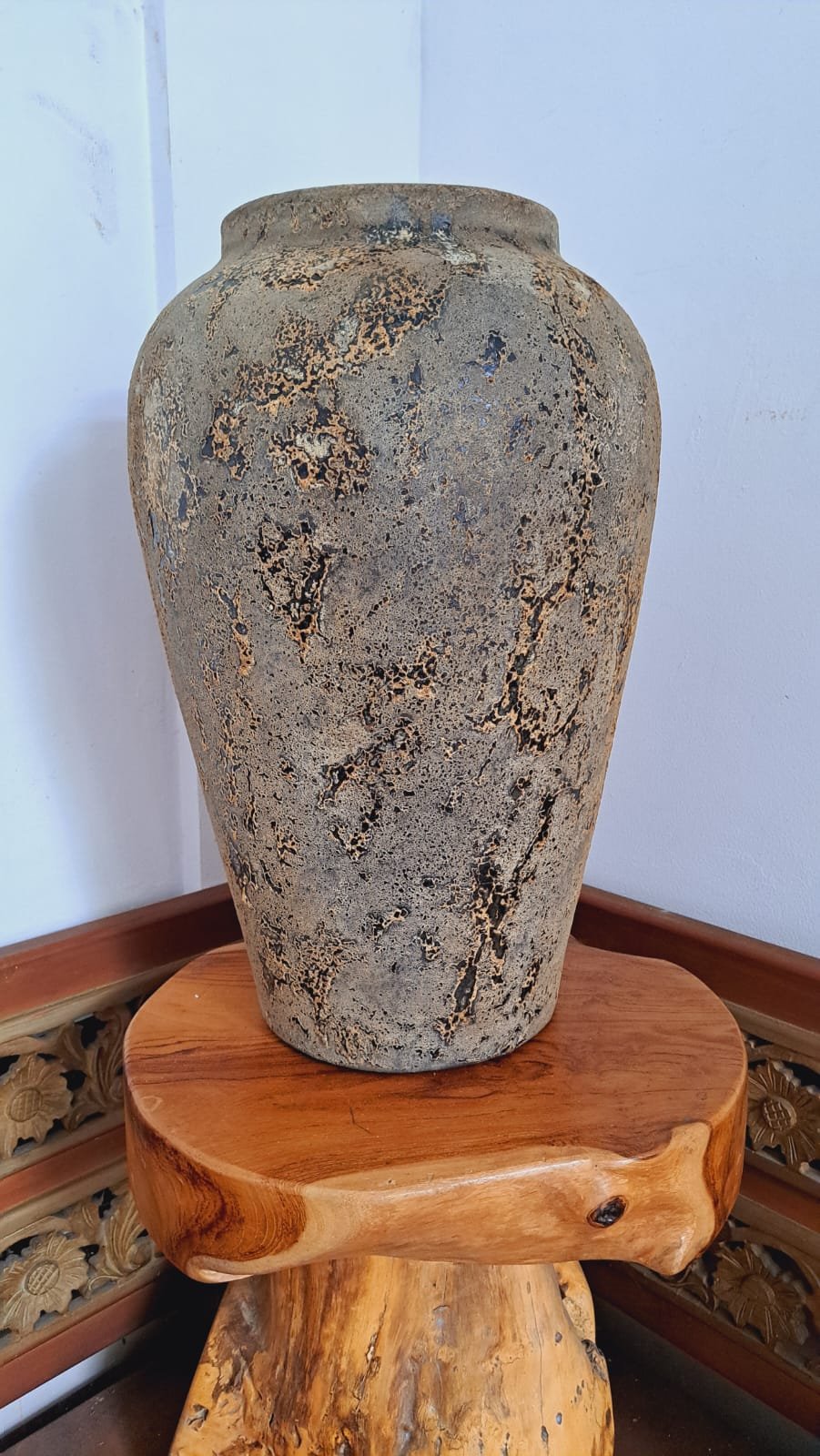 ROUND, BEAUTIFUL, AND IN A LOVELY SHADE OF GRAY, BEHOLD THE MAJESTIC ARSA TERRACOTTA! handicraft